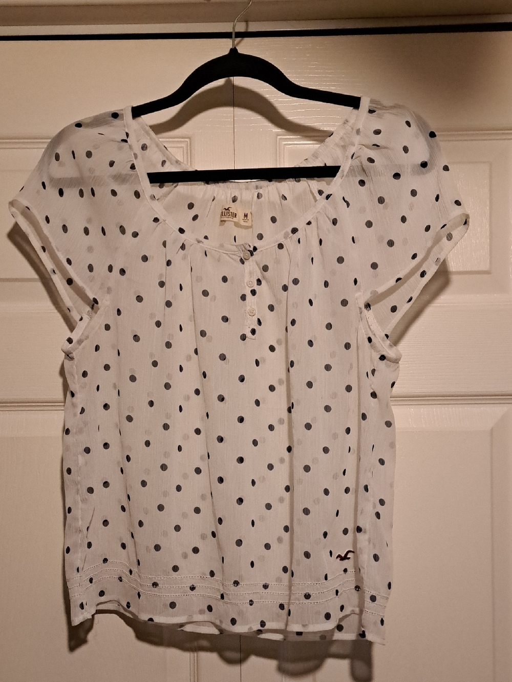 🧭Hollister> ladies Polka Dot Sheer- sexy Short sleeve Blouse Charcoal & White